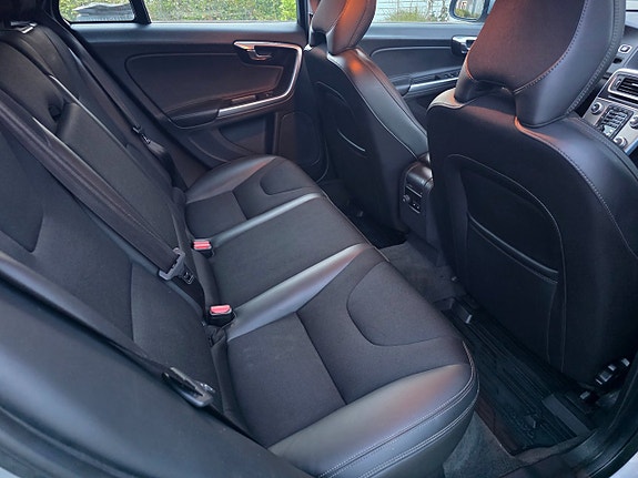 Volvo V60 14 of 23