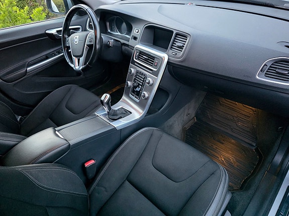 Volvo V60 11 of 23