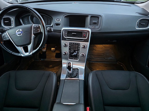 Volvo V60 13 of 23
