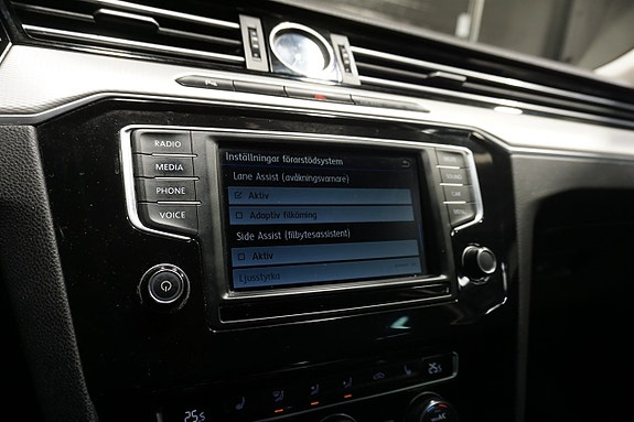 Volkswagen Passat Alltrack 20 of 24