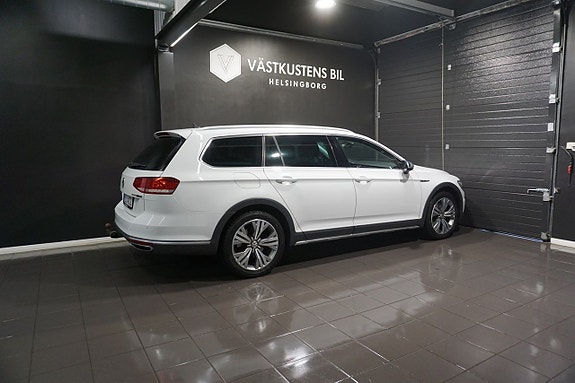 Volkswagen Passat Alltrack 7 of 24