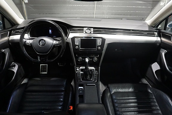 Volkswagen Passat Alltrack 12 of 24