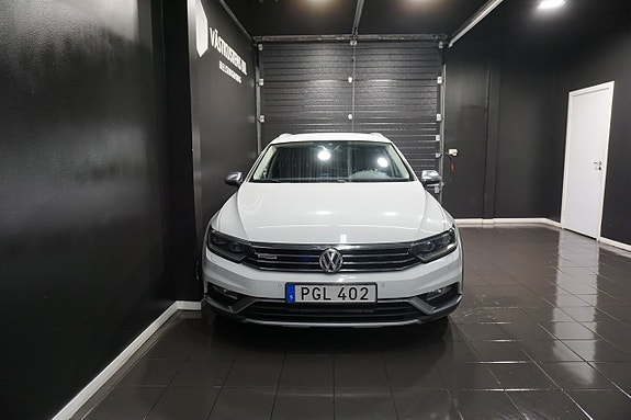 Volkswagen Passat Alltrack 2 of 24
