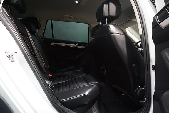 Volkswagen Passat Alltrack 10 of 24