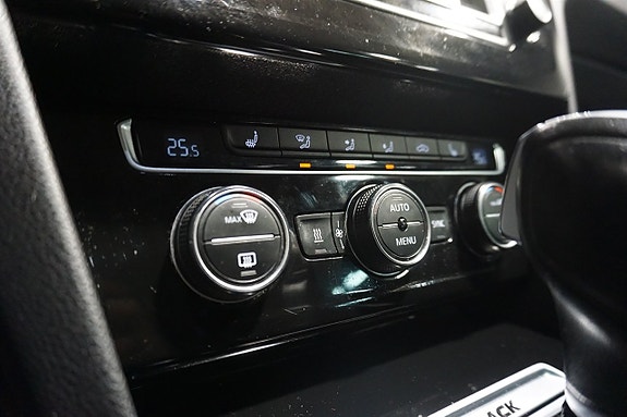 Volkswagen Passat Alltrack 15 of 24