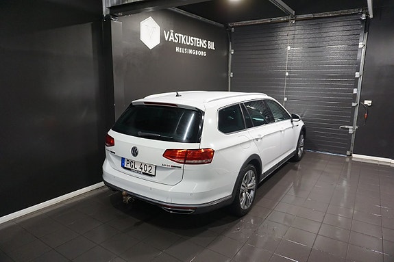 Volkswagen Passat Alltrack 8 of 24