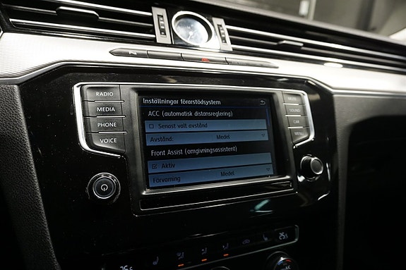 Volkswagen Passat Alltrack 19 of 24