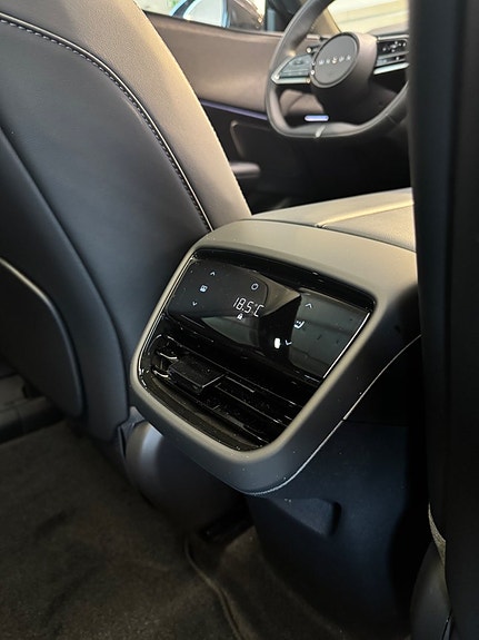 Mazda CX-6e 11 of 16