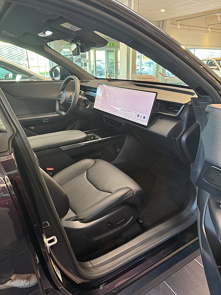 Mazda CX-6e 12 of 16