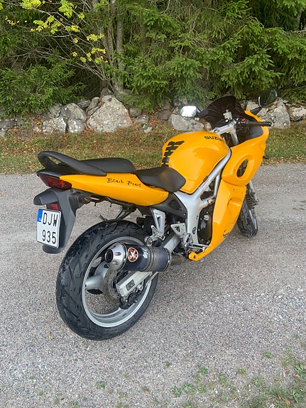 Suzuki SV650 3 of 4
