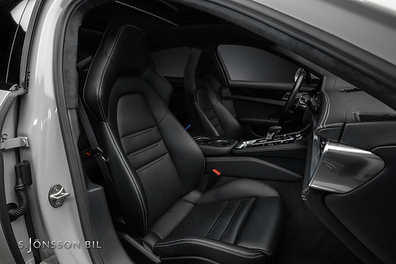 Porsche Panamera 4S 18 of 24