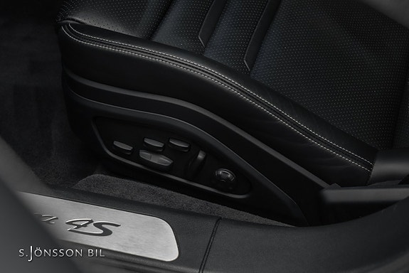 Porsche Panamera 4S 16 of 24