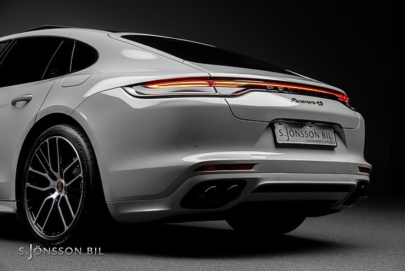 Porsche Panamera 4S 7 of 24