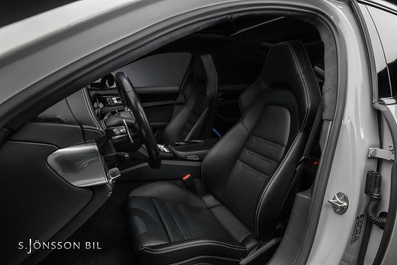 Porsche Panamera 4S 15 of 24