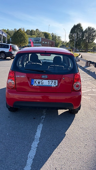 Kia Picanto 2 of 3