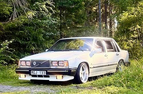 Volvo 740 2 of 9