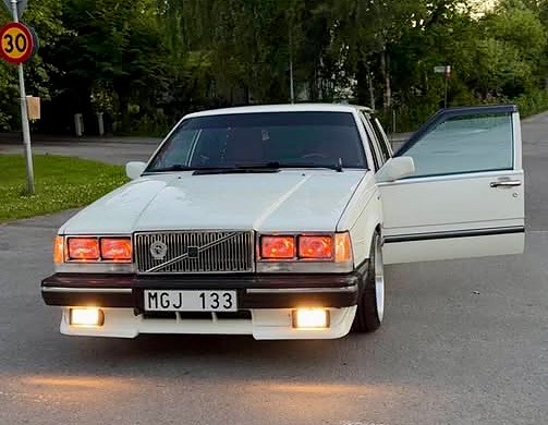 Volvo 740 3 of 9
