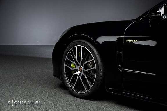 Porsche Panamera 4S 8 of 23