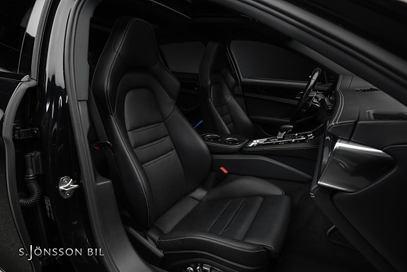 Porsche Panamera 4S 15 of 23