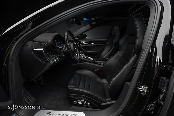 Porsche Panamera 4S 11 of 23