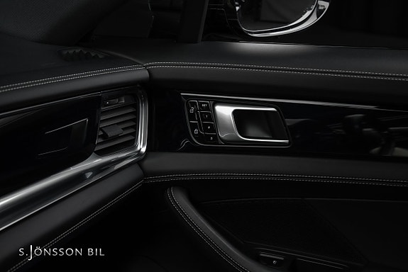 Porsche Panamera 4S 19 of 23