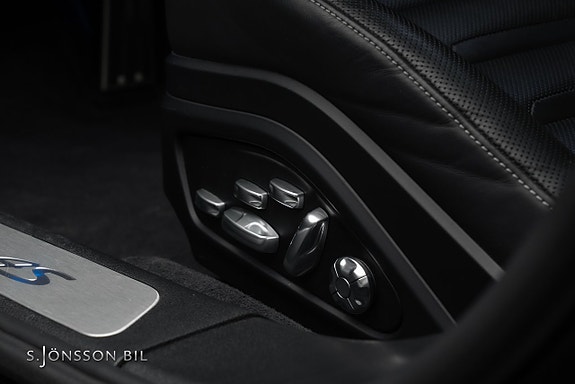 Porsche Panamera 4S 22 of 23