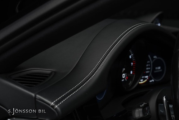 Porsche Panamera 4S 18 of 23