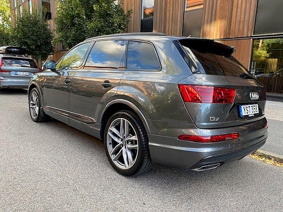 Audi Q7 4 of 26