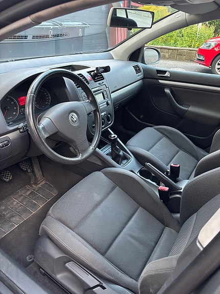 Volkswagen Golf V 9 of 11