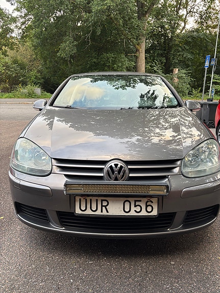 Volkswagen Golf V 2 of 11