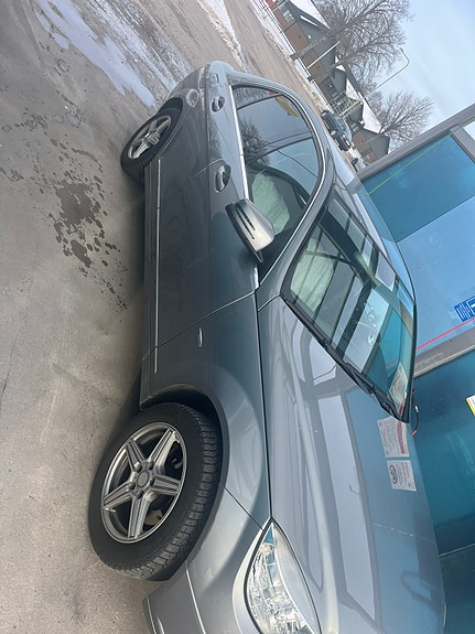 Mercedes-Benz C180 2 of 11