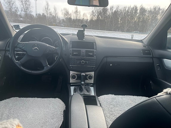 Mercedes-Benz C180 8 of 11