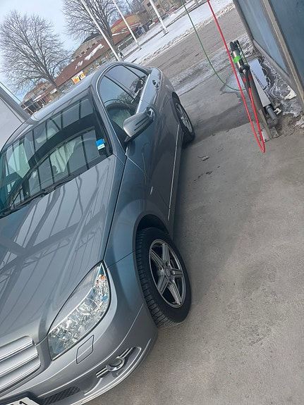 Mercedes-Benz C180 3 of 11