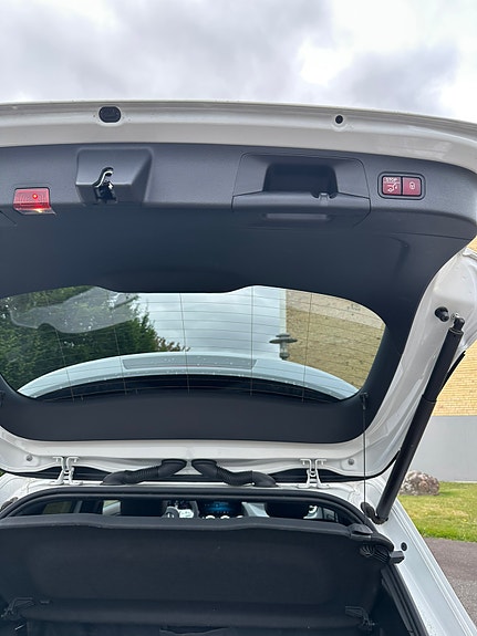 Mercedes-Benz GLA250 e 13 of 14