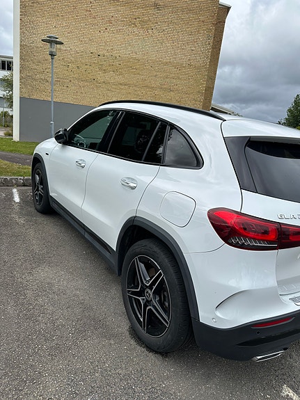 Mercedes-Benz GLA250 e 3 of 14