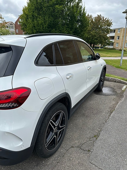 Mercedes-Benz GLA250 e 5 of 14