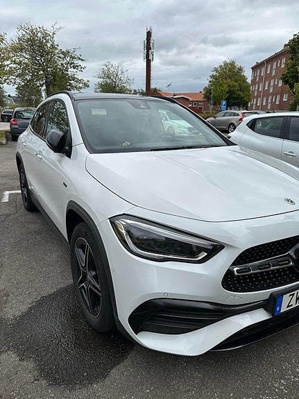 Mercedes-Benz GLA250 e 6 of 14