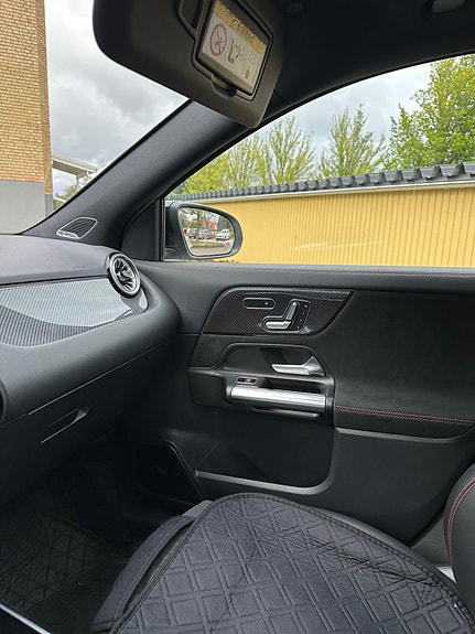 Mercedes-Benz GLA250 e 10 of 14