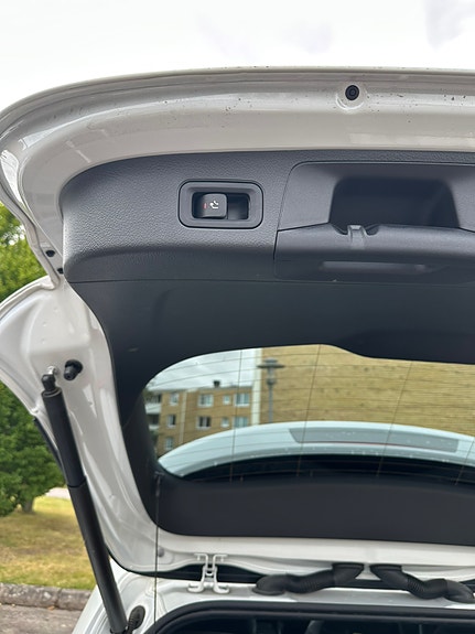 Mercedes-Benz GLA250 e 14 of 14
