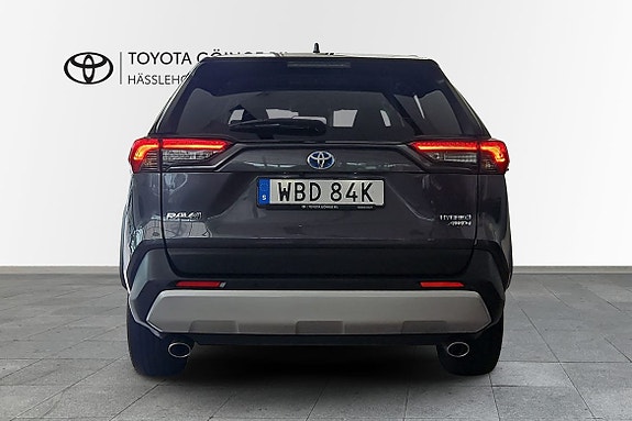 Toyota RAV4 4 of 19