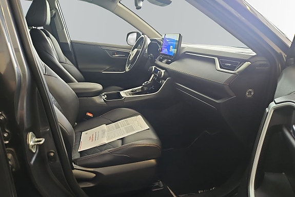 Toyota RAV4 6 of 19
