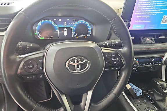 Toyota RAV4 12 of 19
