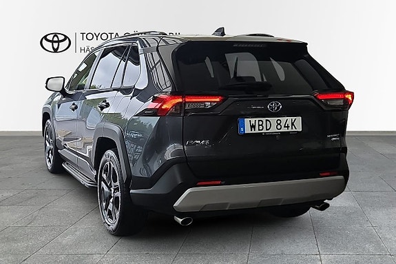 Toyota RAV4 2 of 19