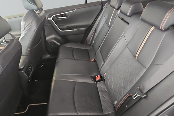 Toyota RAV4 7 of 19