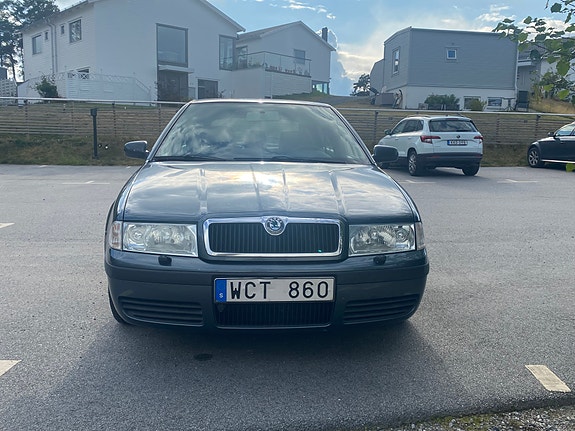 Skoda Octavia 2 of 10