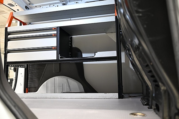 Ford Transit Connect 11 of 28