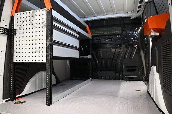Ford Transit Connect 8 of 28