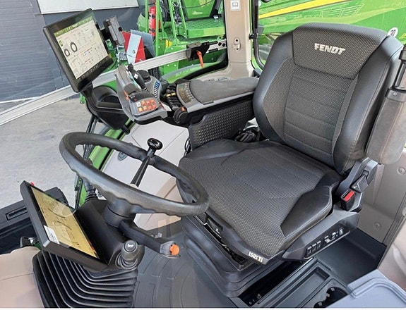 Fendt 832 8 of 9