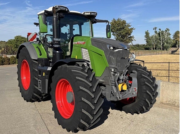 Fendt 832 3 of 9