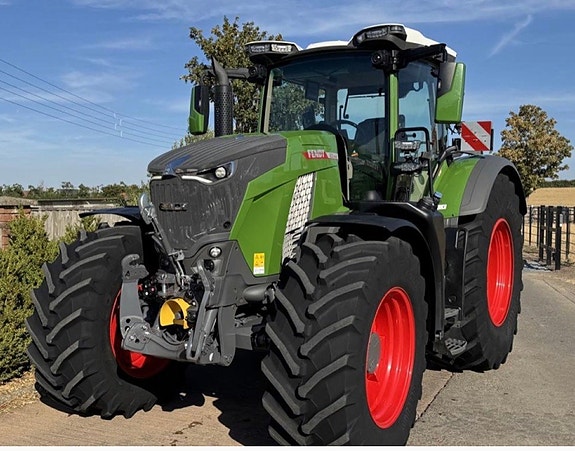 Fendt 832 4 of 9